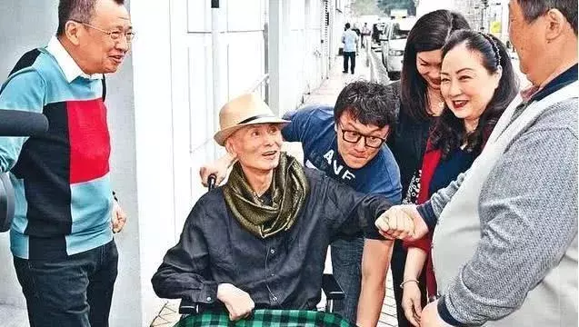他與成龍同時走紅,曾是一代功夫巨星,如今63歲瘦到不敢認
