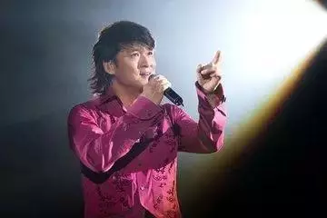 一封離婚協議書喚醒了他,周華健對愛妻不離不棄:這輩子與妳在一起是我最大的幸福!
