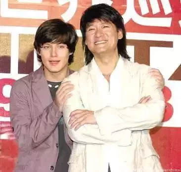 一封離婚協議書喚醒了他,周華健對愛妻不離不棄:這輩子與妳在一起是我最大的幸福!