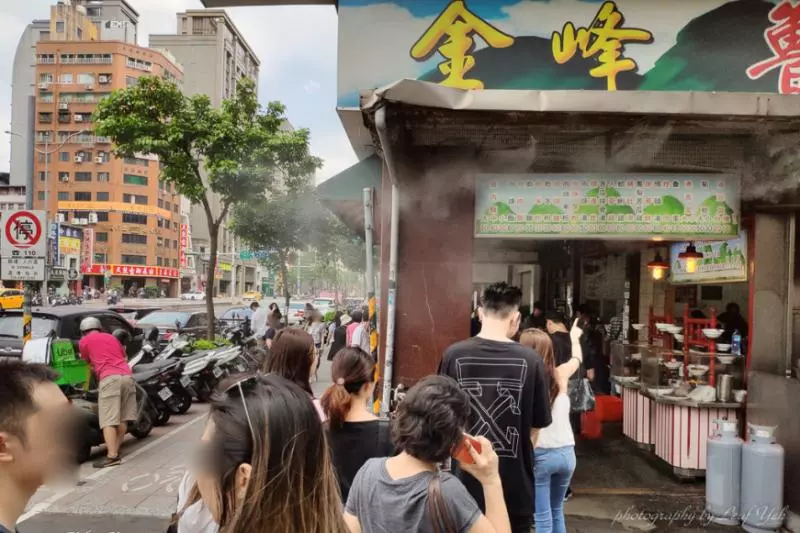 無時無刻都在排隊!魯肉飯界的排隊King!