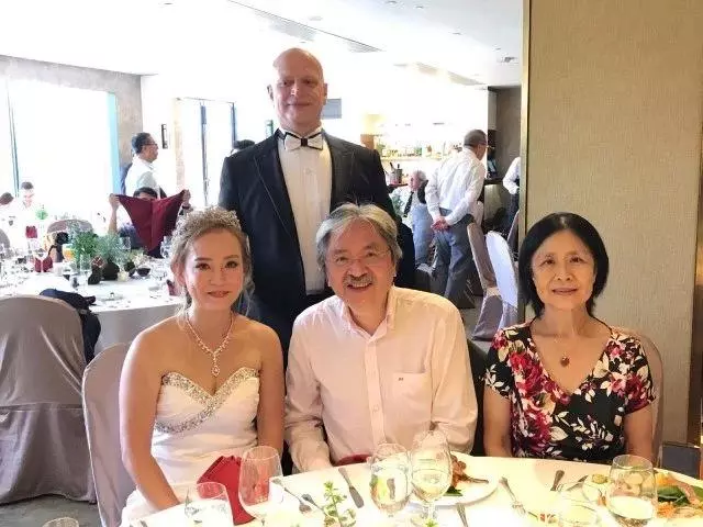 恭喜!已故巨星劉家良55歲遺孀舉行盛大婚禮,場面可謂是十分隆重熱鬧,但是兩個女兒均沒到場祝賀!