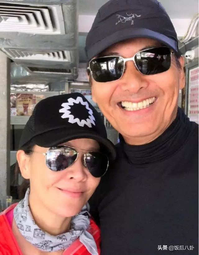 周潤髮帶領眾港星去爬山,63歲米雪與69歲鮑起靜同框似母女!