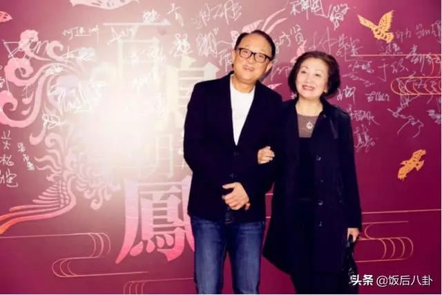 周潤髮帶領眾港星去爬山,63歲米雪與69歲鮑起靜同框似母女!