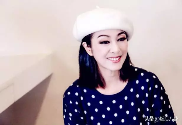 周潤髮帶領眾港星去爬山,63歲米雪與69歲鮑起靜同框似母女!