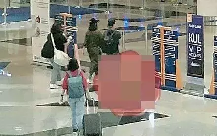 【林心如女兒首曝光!】依偎在霍建華身上十分軟萌,不知不覺「小海豚」也已經兩歲了!