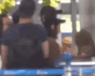 【林心如女兒首曝光!】依偎在霍建華身上十分軟萌,不知不覺「小海豚」也已經兩歲了!