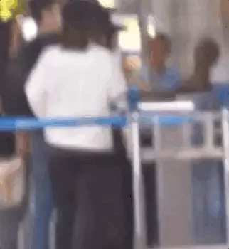 【林心如女兒首曝光!】依偎在霍建華身上十分軟萌,不知不覺「小海豚」也已經兩歲了!