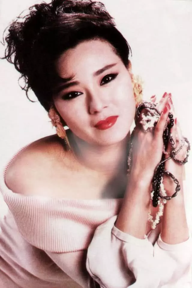 60歲孤身一人無人娶,美得驚艷還是個富婆,曾與張國榮演姐弟!