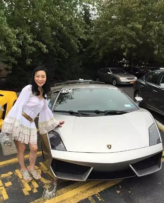 60歲孤身一人無人娶,美得驚艷還是個富婆,曾與張國榮演姐弟!