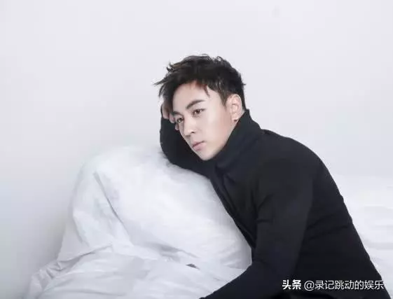 成龍老了,李連杰病了,功夫界最有前途的他卻轉行當了「偶像」!