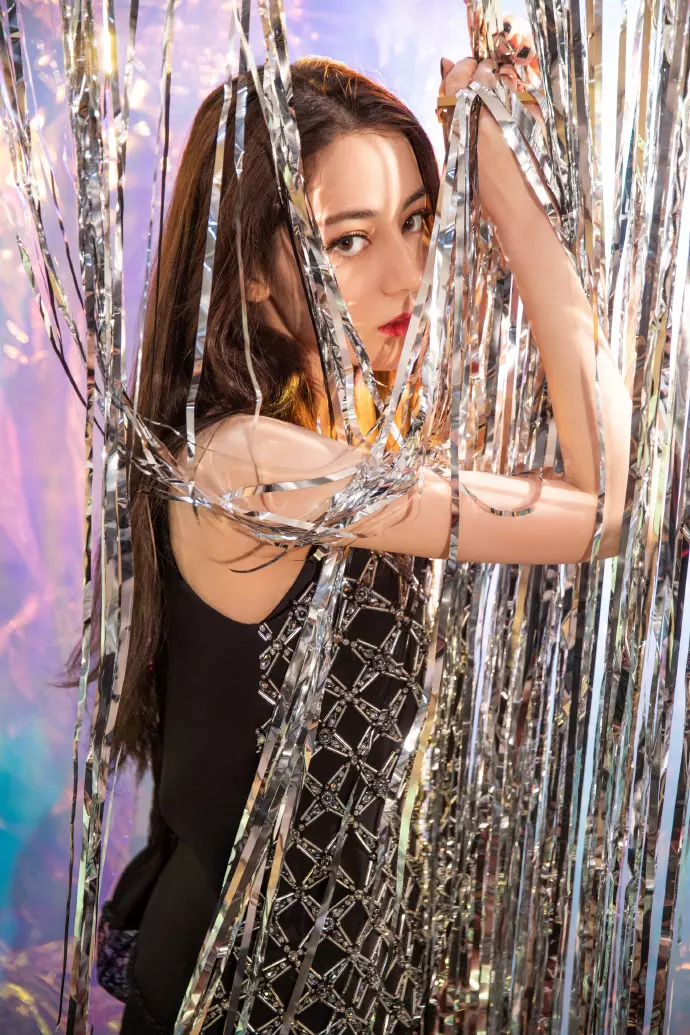 女神下海?!疑似迪麗熱巴"激情片"網絡瘋傳!網民崩潰:哇…真的是…???