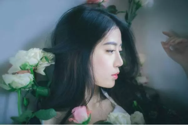 我說老婆,就算我一月掙十萬也養不起你娘家人,咱們還是離婚吧!