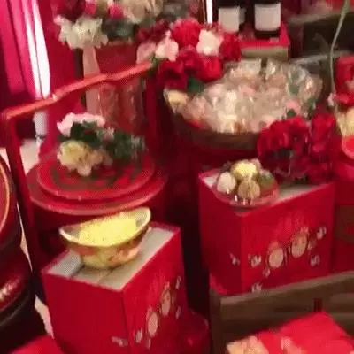 什麼樣的貴婿才能娶到賭王的女兒呢?賭王11個女兒情路坎坷!何超瓊痛失陳百強,何超英流浪絕望離世~~~