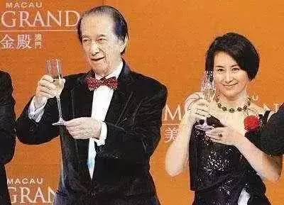什麼樣的貴婿才能娶到賭王的女兒呢?賭王11個女兒情路坎坷!何超瓊痛失陳百強,何超英流浪絕望離世~~~