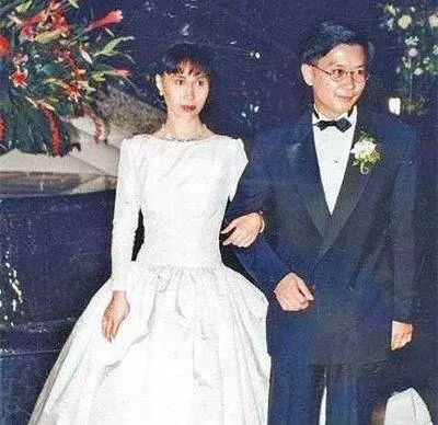 什麼樣的貴婿才能娶到賭王的女兒呢?賭王11個女兒情路坎坷!何超瓊痛失陳百強,何超英流浪絕望離世~~~