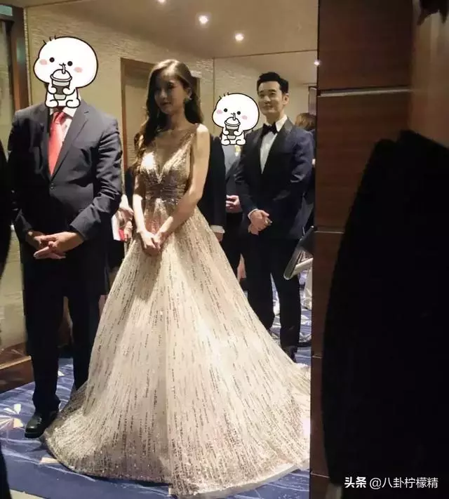 真「假臉夫婦」?黃曉明baby離婚已定?久違同框秀恩愛卻全是破綻!