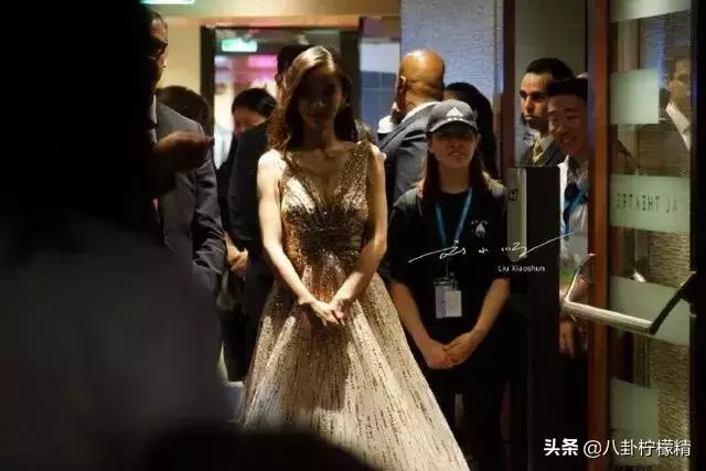 真「假臉夫婦」?黃曉明baby離婚已定?久違同框秀恩愛卻全是破綻!