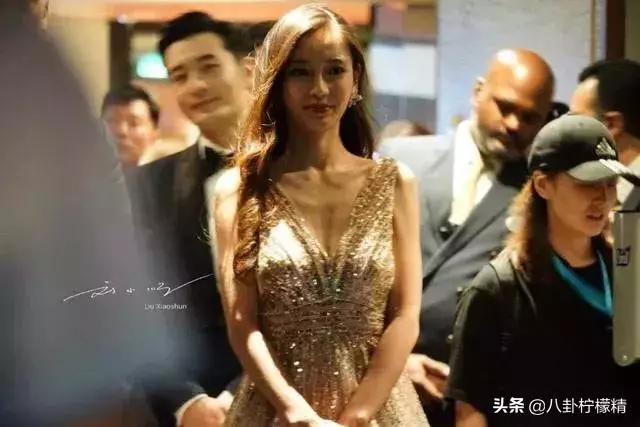 真「假臉夫婦」?黃曉明baby離婚已定?久違同框秀恩愛卻全是破綻!