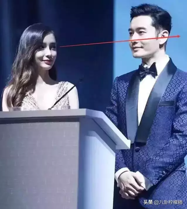 真「假臉夫婦」?黃曉明baby離婚已定?久違同框秀恩愛卻全是破綻!