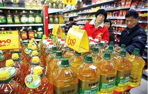 51歲男子腹痛入院,查出肝癌,醫生惋惜:都是餐桌上這兩物害的