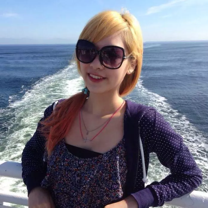 港姐馮盈盈 佢對腳真係不得了 D姿勢 巴打見到真係扯嗮旗..