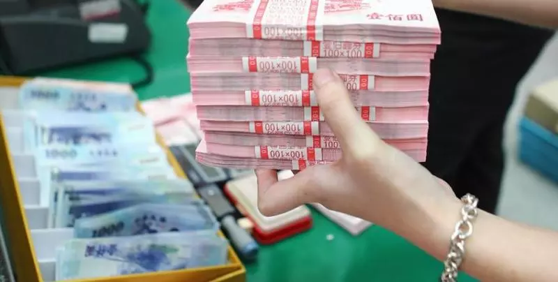 金控股超吸金 兩大外資主權基金豪擲600億