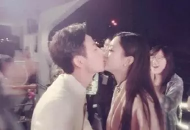拍吻戲時,為了防止男明星起「生理反應」,女明星的做法真的是太狠了!