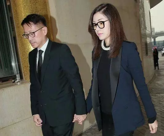 【郎才女貌~】超級富四代戀霍啟剛堂妹,男方媽媽是凍齡女神,爸爸是許晉亨好友~