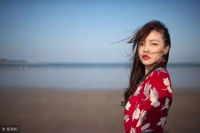 懷孕六個月,半夜上廁所,無意聽到婆婆和老公的對話,我怒提離婚