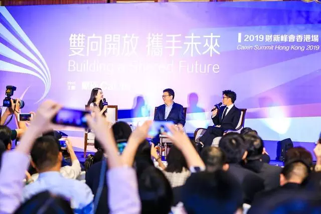 王菲賺到了!謝霆鋒新髮型超帥,與李澤楷丁磊同台分享成企業大佬!