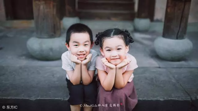 前妻去世我帶兒子再婚,婚禮上兒子跪地叫聲媽,我癱坐在地上!