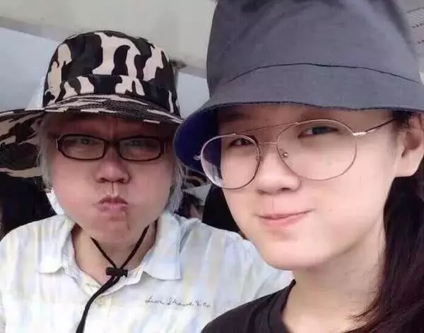 「爺孫戀」上綜藝,李坤城的一個小動作讓主持人看不下去了