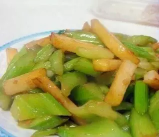 清新爽口的19道西芹做法,每天學會一道,營養健康天天吃不夠
