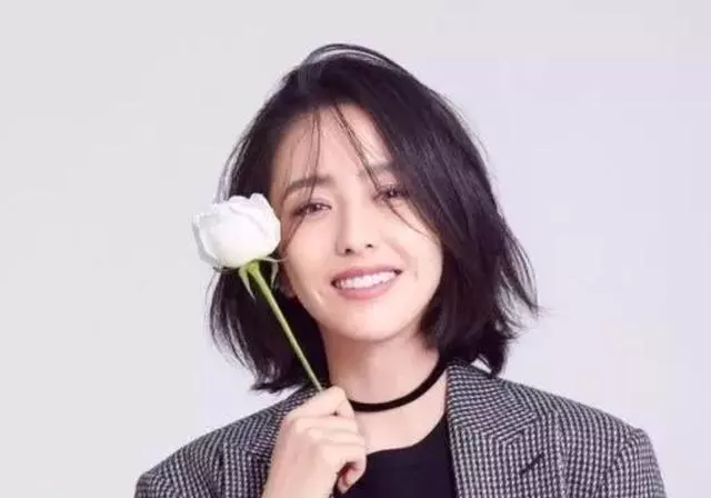 這些慘遭家暴的女明星中,實在是讓人痛心,但是她卻活成了榜樣
