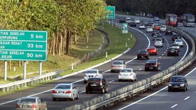 【檳返隆13小時】南北大道大塞車,竟關閉休息站,名廚妻憋尿憋到大道旁脫褲小便 !!! 拿督名廚氣到