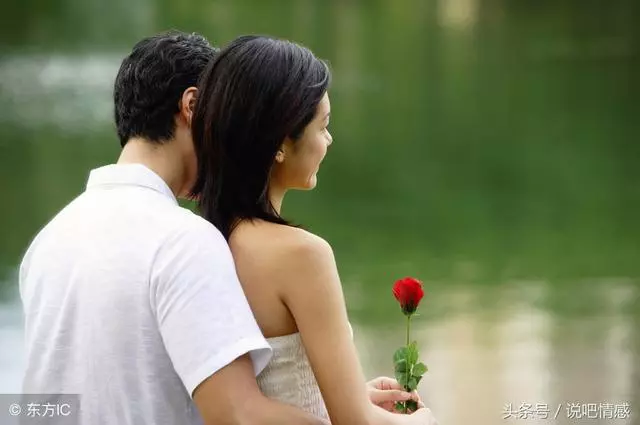 媽媽生病准婆婆來探望並送6萬,她說11個字,我把銀行卡甩她臉上