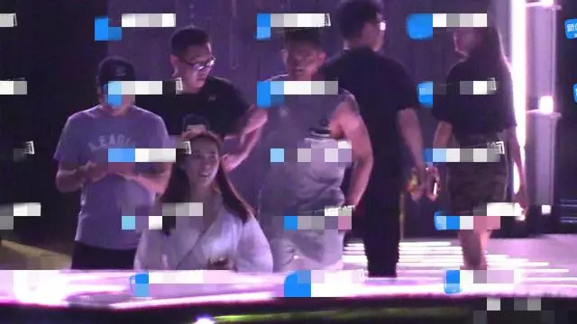 林丹KTV聚餐飲酒微醺,眼神緊盯身邊美女,要知道婚姻不易「且行且珍惜」呢!