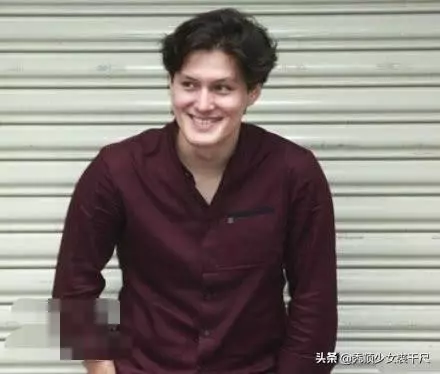 周華健29歲混血兒子近照曝光,高鼻樑大眼睛下巴像極了爸爸!