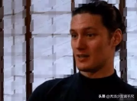 周華健29歲混血兒子近照曝光,高鼻樑大眼睛下巴像極了爸爸!