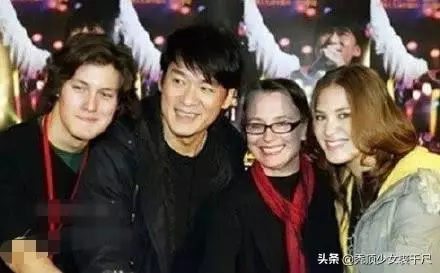 周華健29歲混血兒子近照曝光,高鼻樑大眼睛下巴像極了爸爸!
