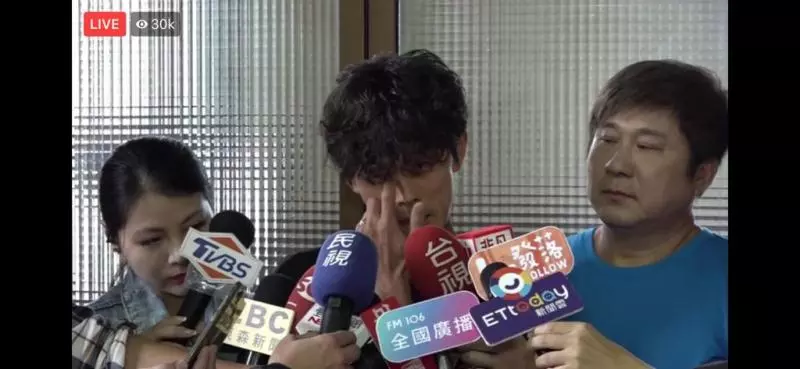 阿翔現身交代「激吻照」, 不正面承認出軌, 只說「拿捏不好這友誼情感的尺度」~網民:老婆很可憐~