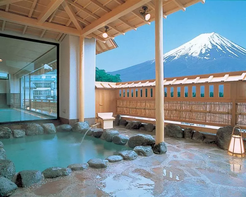 【四千金喜事連連】男友在日本富士山見證下求婚,紅兒感動say yes!網友:好sweet哦~