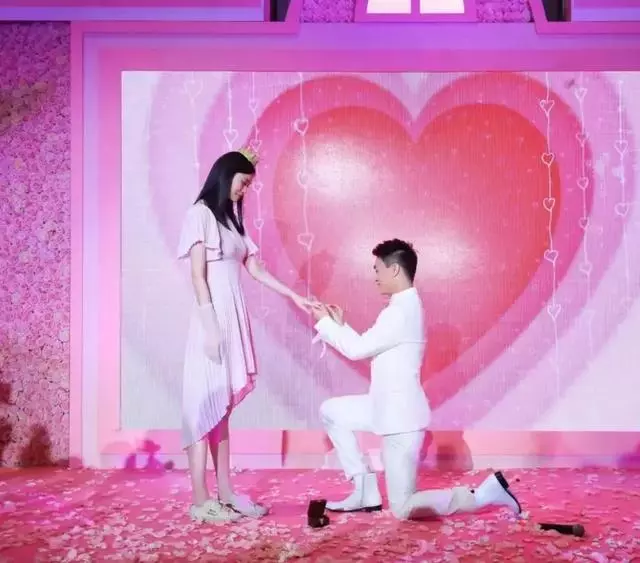 林峯用9.18克拉鑽戒求婚!何猷君、向佐、黃曉明都沒他那麼壕?