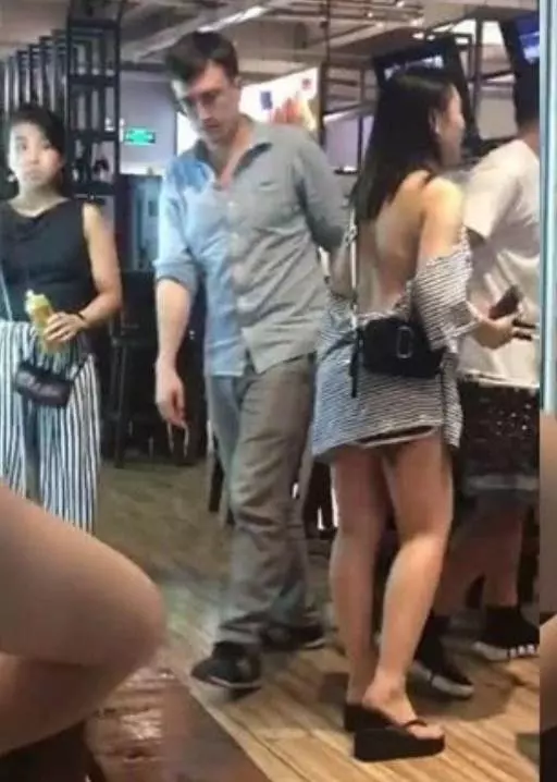 Lenglui超清涼打扮被瘋傳!「真空上陣」惹網友熱議!
