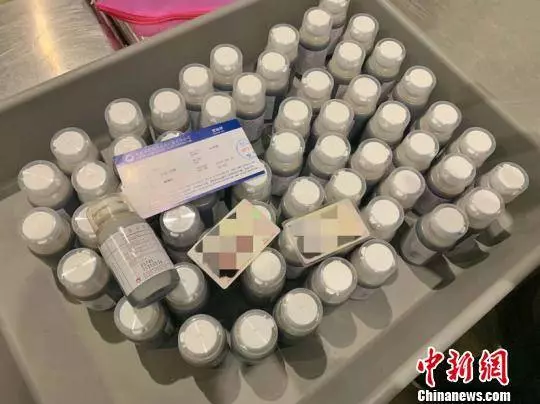 臺灣旅客入境大陸,行李中發現60個瓶子,被海關逮捕 !
