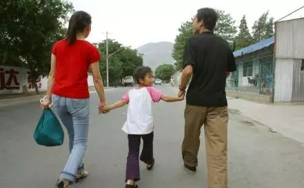 女兒家狗半夜回來一直叫,老人覺得不對勁,趕到女兒家後愣住了