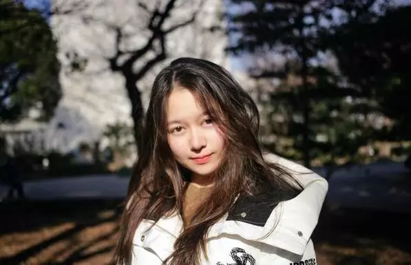 我和32歲的剩女相親,她從老人那裡買一把青菜,我就決定娶她