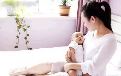 二胎又生女兒,坐月子自己做飯,小姑子送一箱雞蛋,我砸了婆家