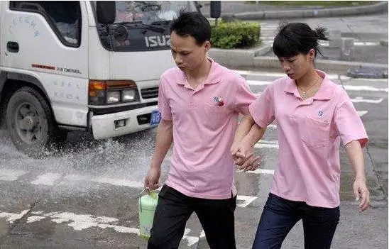 父母狀告女兒不養老,女兒委屈:養老可以,但我不想養弟弟!