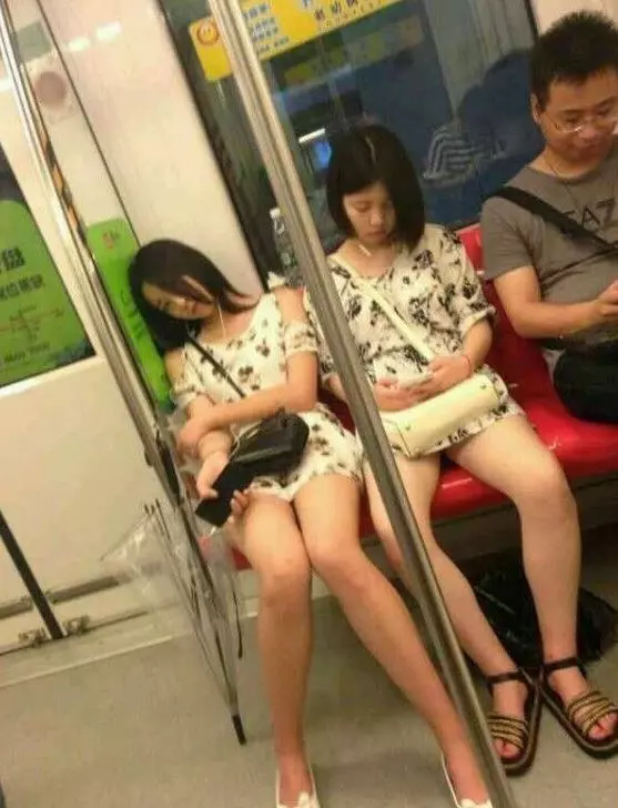 朋友自爆脫魯過程,還附上新女友照片「當時地鐵很擠不小心就get了」